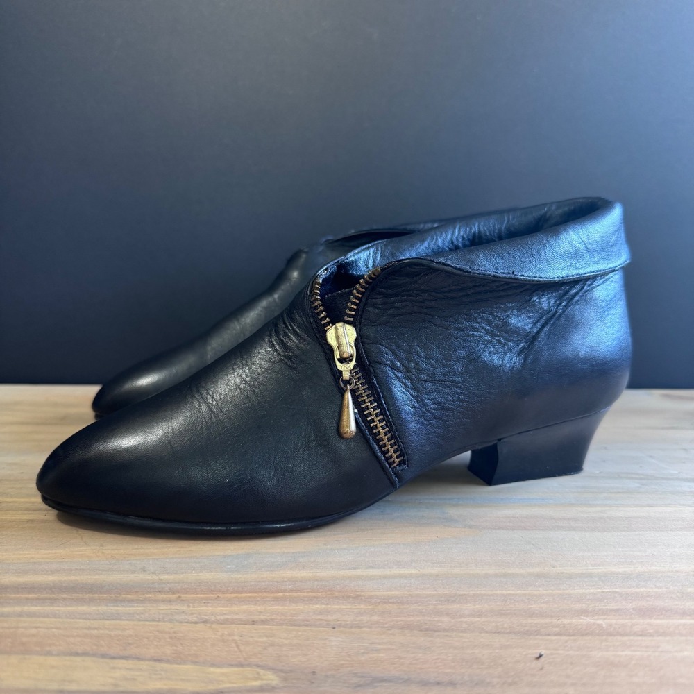 Vintage 90s Black Leather Pixie Ankle Boots 8B Gold Zipper Block Heel Goth